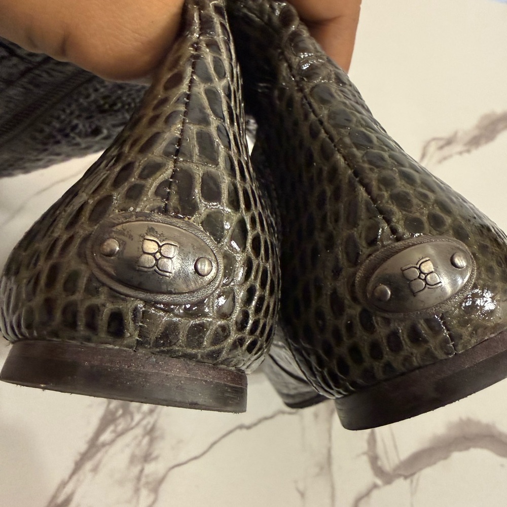 BCBG Dark Green Alligator Print Tall Boots SIZE 9 - Picture 3 of 5